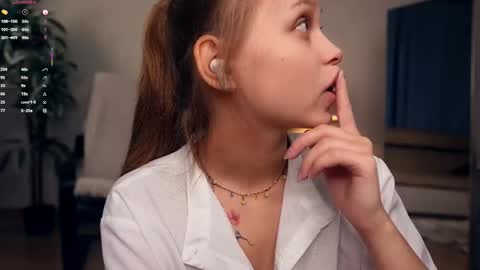 Snapshot of dierafauxa chatting on October 2, 6:50 pm Elwyna online show from October 2, 6:50 pm
