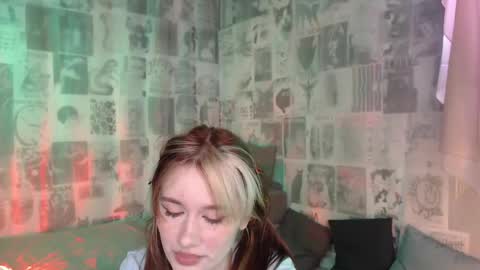 Hi im Alice 3 Im usualy online 03-10 or 17-21 UTC0 online show from May 5, 2:29 am