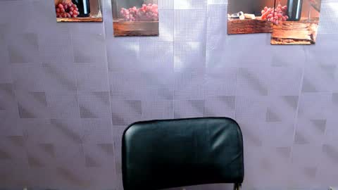 dinagerson online show from December 7, 11:56 am
