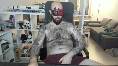 Robert online show from October 31, 9:37 pm