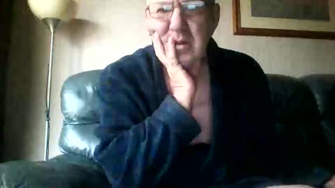 Snapshot of discovery63 chatting on December 15, 9:56 am discovery63 online show from December 15, 9:56 am