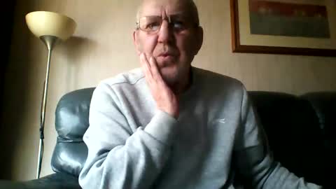 Snapshot of discovery63 chatting on February 17, 2:38 pm discovery63 online show from February 17, 2:38 pm