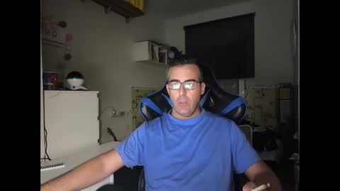 Snapshot of ditos_c chatting on October 27, 8:25 am ditos_c online show from October 27, 8:25 am