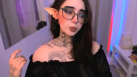 dixipixi_ online show from September 13, 7:33 am