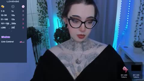 dixipixi_ online show from March 5, 5:49 am