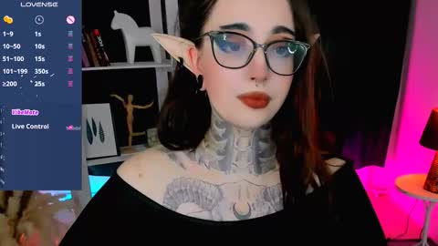 dixipixi_ online show from September 12, 7:32 am