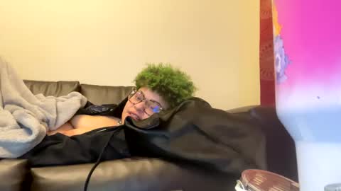 dizzinsweatyy online show from February 14, 8:10 am