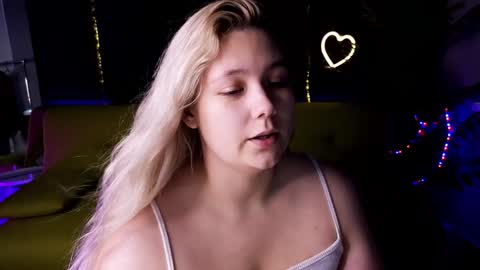 Snapshot of djennapalme chatting on December 4, 4:59 am Jenia online show from December 4, 4:59 am
