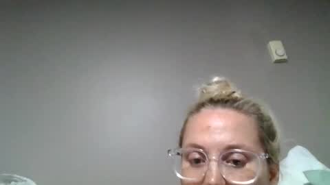 dmeh68 online show from April 15, 2:04 am