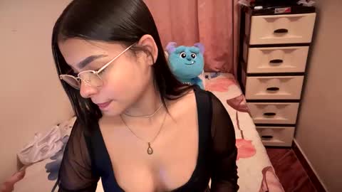 Snapshot of doll_dolcce chatting on October 19, 5:45 am doll dolcce online show from October 19, 5:45 am