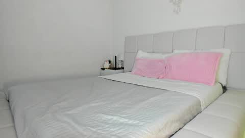 doll_oriana online show from May 3, 11:11 pm