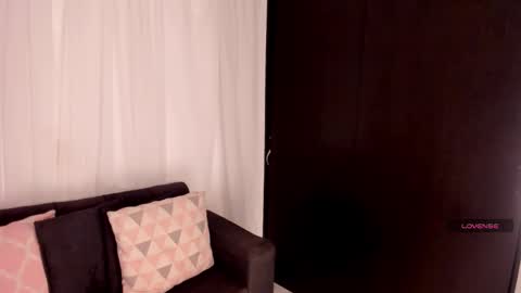 Roxana  independent model can you help me reach 100 hands up uwu online show from February 24, 11:19 pm