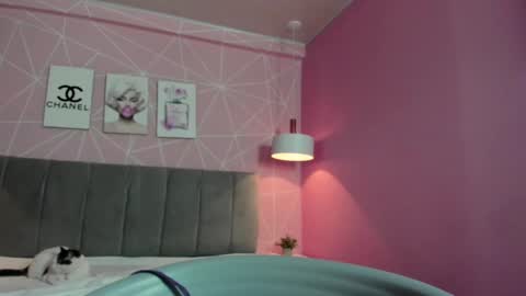 Snapshot of dolly_zoe chatting on March 7, 5:18 am Call me Zoe  online show from March 7, 5:18 am