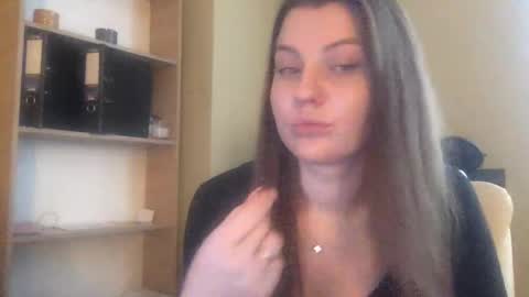 DollyRoma online show from October 31, 1:33 pm