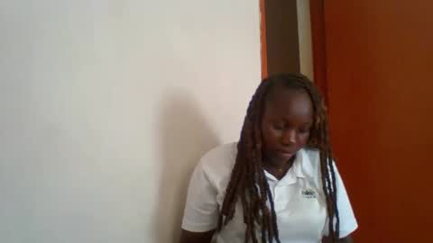 dollyvee online show from April 21, 12:34 pm