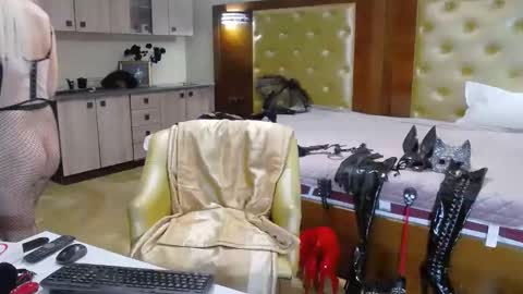 Snapshot of domcaprisse chatting on October 22, 12:29 pm domcaprisse online show from October 22, 12:29 pm