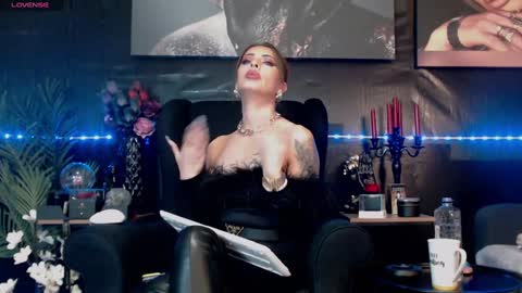 Snapshot of dominatrixeve chatting on January 12, 1:21 am Dominatrix Eve online show from January 12, 1:21 am