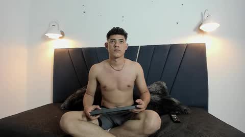 dominic_cum66 online show from November 2, 2:33 am