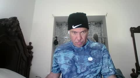 luis online show from May 6, 3:01 am