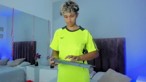 Dominick  online show from February 18, 12:05 am