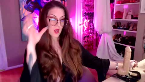 DommeTomorrow online show from January 7, 6:05 am