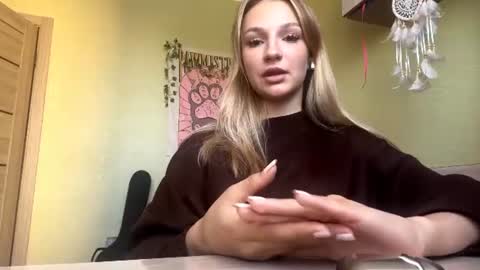 Lily online show from July 16, 3:10 am