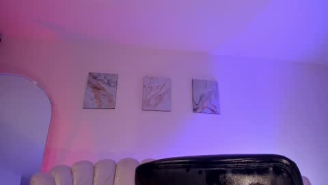  Donna Stonne  online show from February 20, 6:26 am