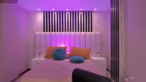  Donna Stonne  online show from March 6, 9:03 am