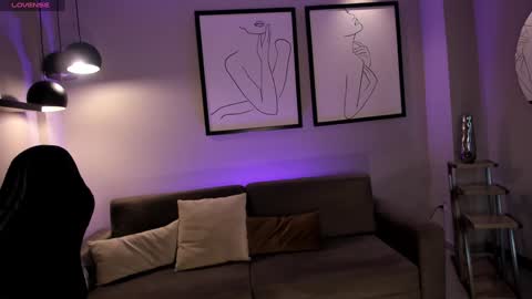  Donna Stonne  online show from February 3, 7:00 pm