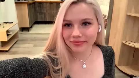 Stella online show from November 2, 2:28 pm