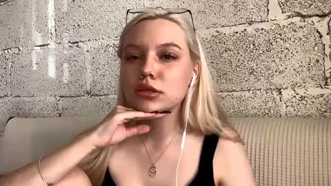 Stella online show from October 16, 8:14 am