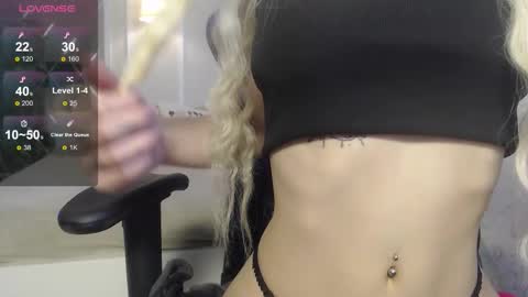 Snapshot of dont_forget__ chatting on October 19, 8:41 am Nika online show from October 19, 8:41 am