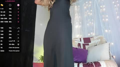 Nicolle online show from April 7, 7:38 pm