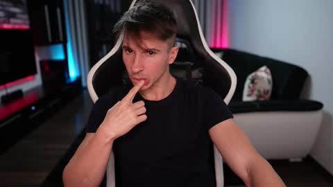 Dorian Reyes online show from October 6, 11:22 pm