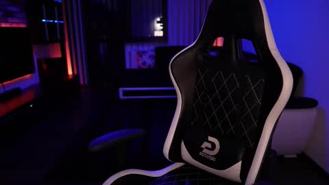 Dorian Reyes online show from October 11, 1:10 am