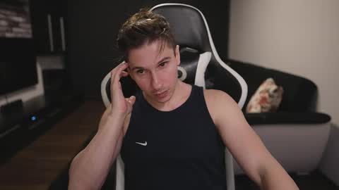 Dorian Reyes online show from May 15, 12:52 am