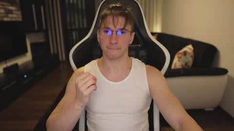 Dorian Reyes online show from January 8, 1:22 am