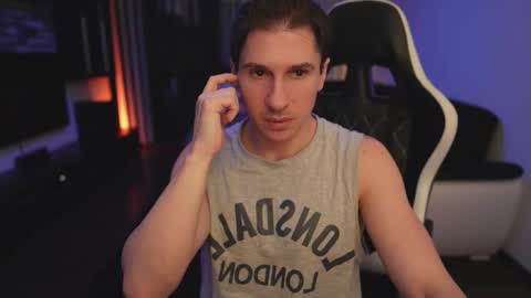 Dorian Reyes online show from February 19, 11:37 pm