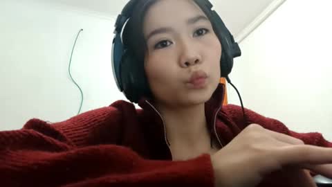 YuKi  online show from November 4, 6:31 pm