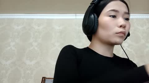 YuKi  online show from October 18, 11:25 am