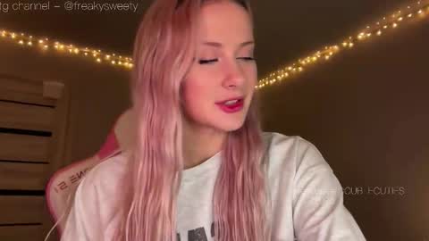 Lana  Eva  dont forget to give us a thumb up online show from November 7, 2:41 pm