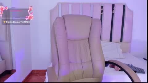 Snapshot of douce_marie chatting on February 25, 2:48 pm    online show from February 25, 2:48 pm