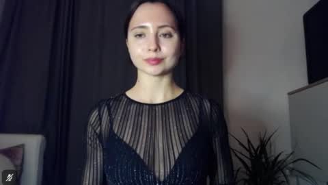 Nicole online show from December 4, 4:28 pm