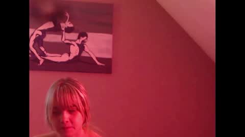 A girl online show from February 5, 11:02 am