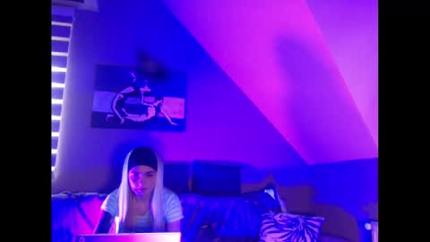 A girl online show from January 28, 10:44 am