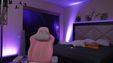 Sarah online show from February 8, 1:11 am