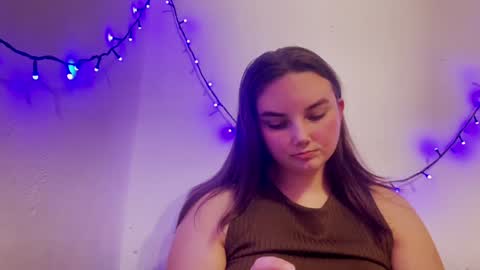 Snapshot of dreamyblushfairy chatting on December 4, 10:13 pm Mila online show from December 4, 10:13 pm