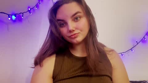 Snapshot of dreamyblushfairy chatting on December 5, 10:28 am Mila online show from December 5, 10:28 am