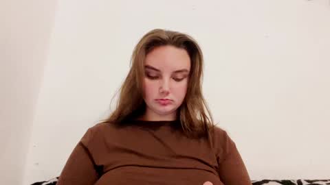 Snapshot of dreamyblushfairy chatting on December 3, 3:50 pm Mila online show from December 3, 3:50 pm