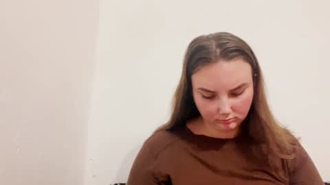 Snapshot of dreamyblushfairy chatting on December 2, 3:31 pm Mila online show from December 2, 3:31 pm